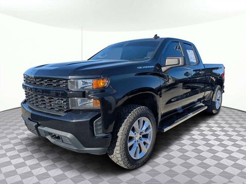 Used 2020 Chevrolet Silverado 1500 Custom w/ Custom Value Package image 5