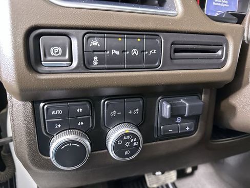 Used 2021 GMC Yukon SLT w/ SLT Luxury Plus Package AWD/4WD image 18