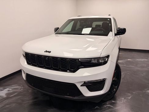 Used 2024 Jeep Grand Cherokee Limited w/ Luxury Tech Group II image 19