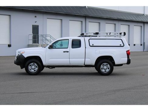 Used 2019 Toyota Tacoma 2WD Access Cab image 2