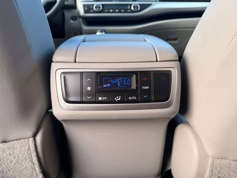 Used 2014 Toyota Highlander XLE image 30