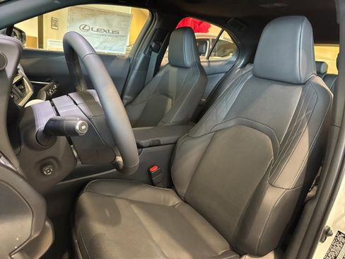 New 2025 Lexus UX 300h AWD image 15