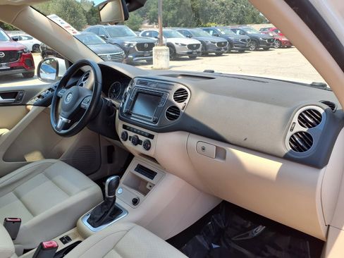 Used 2017 Volkswagen Tiguan Wolfsburg Edition FWD image 24