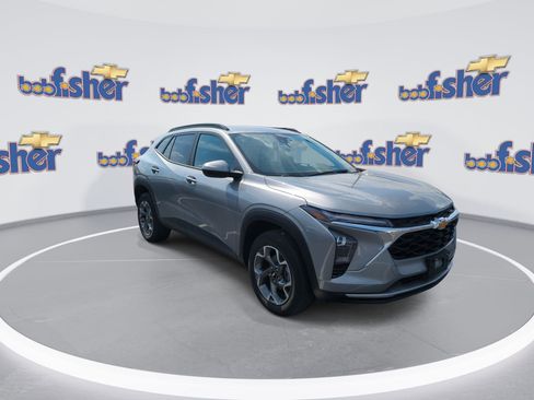 Certified 2024 Chevrolet Trax LT w/ Driver Confidence Package image 3