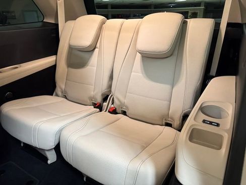 Used 2025 Mercedes-Benz GLS 450 4MATIC image 23
