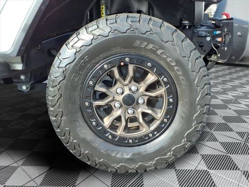 Used 2018 Jeep Wrangler Unlimited Sahara image 11