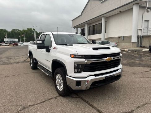 Used 2024 Chevrolet Silverado 2500 LT AWD/4WD image 1