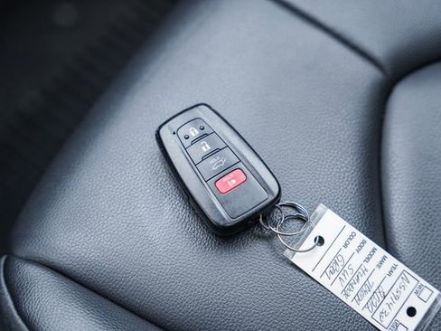 Used 2022 Toyota Highlander XLE image 49