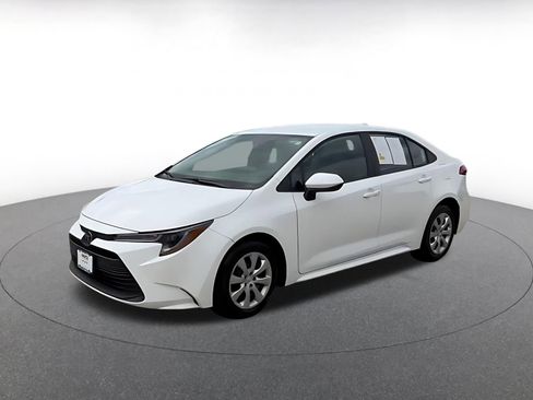 Used 2025 Toyota Corolla LE image 8