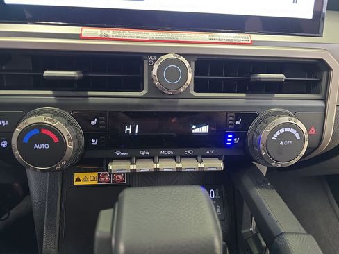 Used 2025 Toyota 4Runner TRD Off-Road Premium image 23