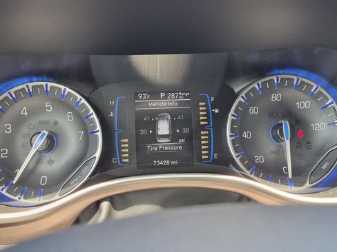 Used 2023 Chrysler Voyager LX FWD image 11