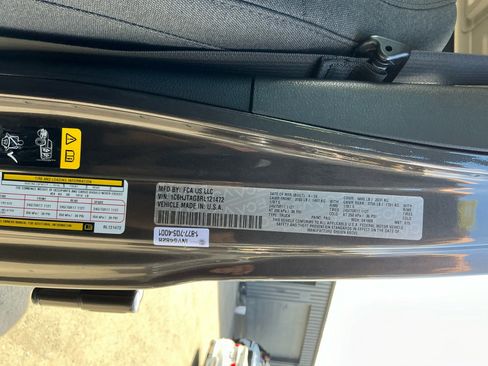 Used 2024 Jeep Gladiator Sport image 25