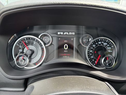 Used 2022 RAM 2500 Tradesman w/ Chrome Appearance Group AWD/4WD image 9