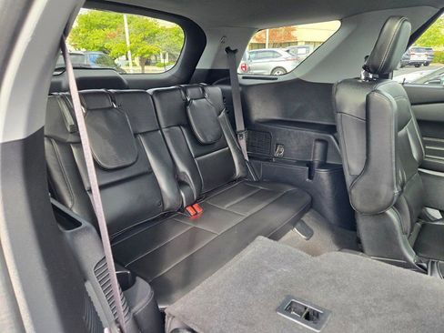 Used 2022 Ford Explorer XLT w/ Equipment Group 202A image 10