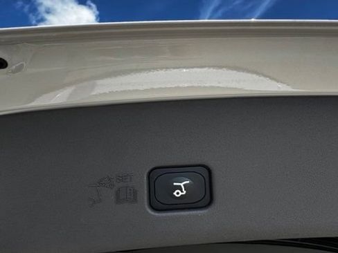 Used 2025 Lincoln Nautilus Premier AWD/4WD image 12