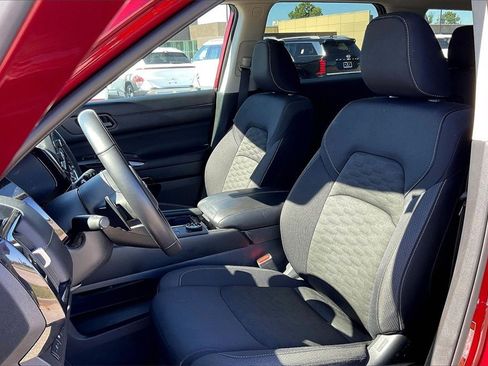 Used 2024 Nissan Pathfinder SV image 28