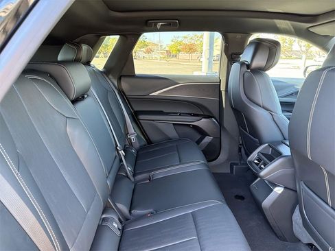 Used 2025 Cadillac Lyriq Luxury image 30