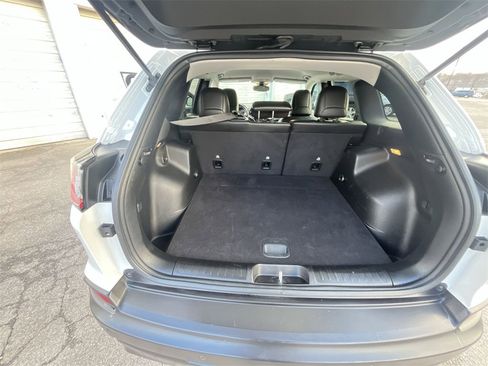 Used 2021 Jeep Cherokee Latitude Plus image 22