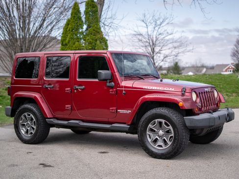 Used 2013 Jeep Wrangler Unlimited Rubicon w/ Connectivity Group image 4