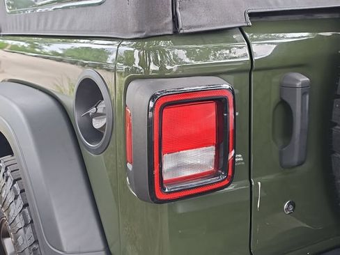 Used 2022 Jeep Wrangler Unlimited Sport AWD/4WD image 10