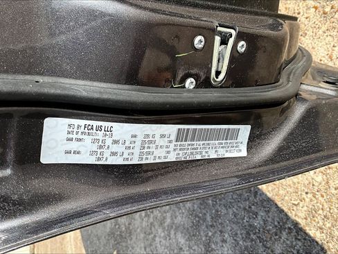 Used 2020 Jeep Cherokee Limited image 32