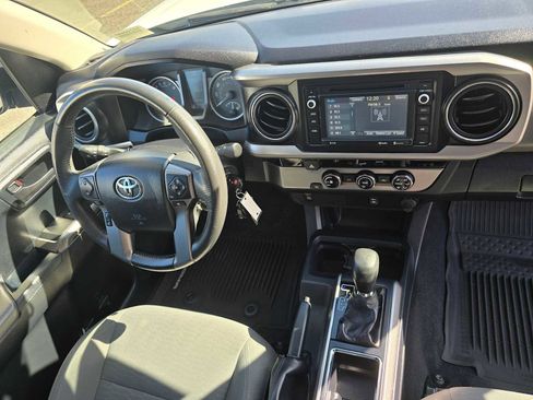 Certified 2016 Toyota Tacoma SR5 w/ SR5 Appearance Package (SN) image 10