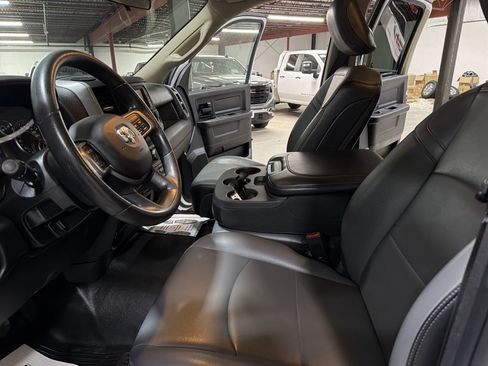 Used 2020 RAM 2500 Tradesman w/ Chrome Appearance Group image 16