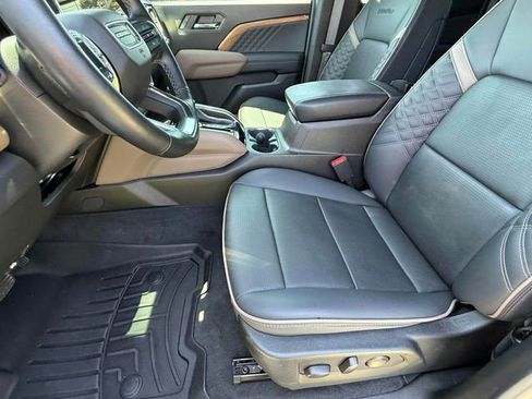 Certified 2024 GMC Canyon Denali AWD/4WD image 18