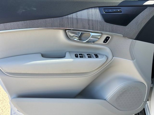 Certified 2025 Volvo XC90 T8 Plus AWD/4WD image 18