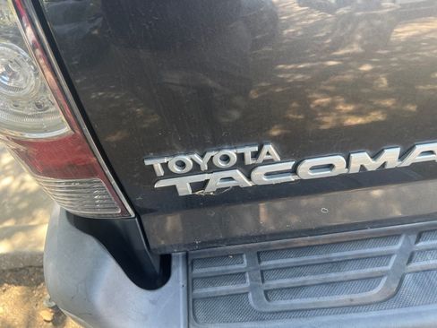 Used 2012 Toyota Tacoma PreRunner w/ SR5 Pkg RWD image 4