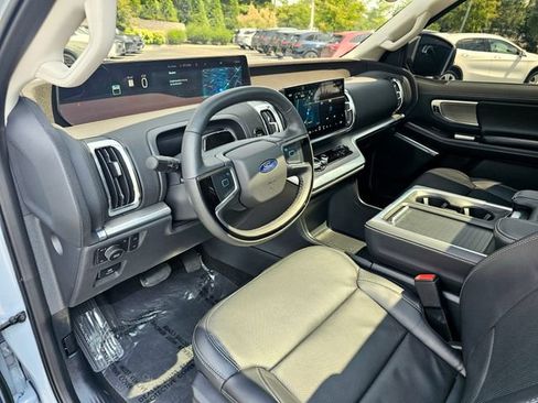 Used 2025 Ford Expedition Platinum w/ Driver's Package AWD/4WD image 16