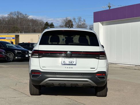 New 2026 Volkswagen Taos SEL AWD/4WD image 3
