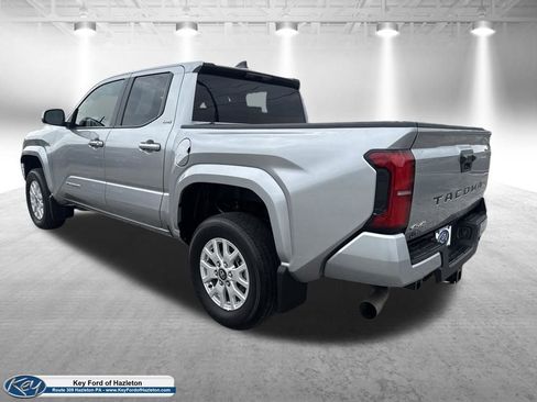 Used 2026 Toyota Tacoma SR5 AWD/4WD image 5