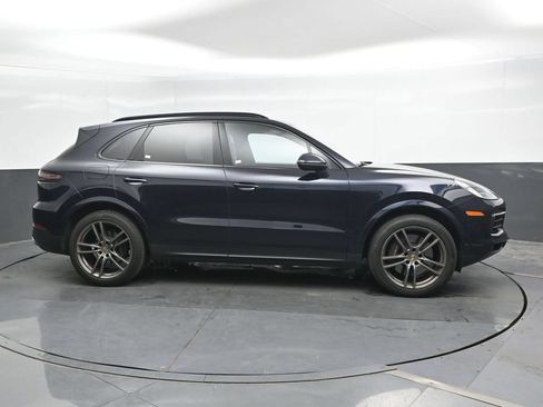 Used 2023 Porsche Cayenne AWD/4WD image 4