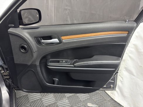 Used 2017 Chrysler 300 C Platinum w/ Safetytec Group II image 36