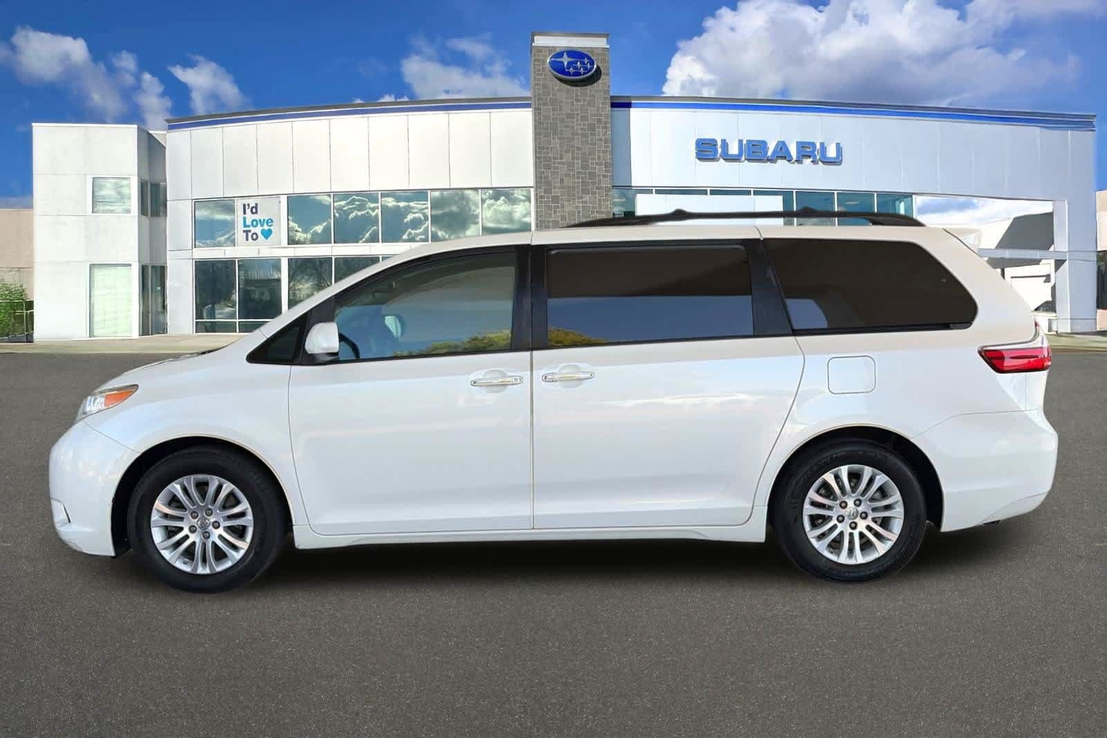 Used 2016 Toyota Sienna XLE w/ XLE Navigation Package FWD image 9