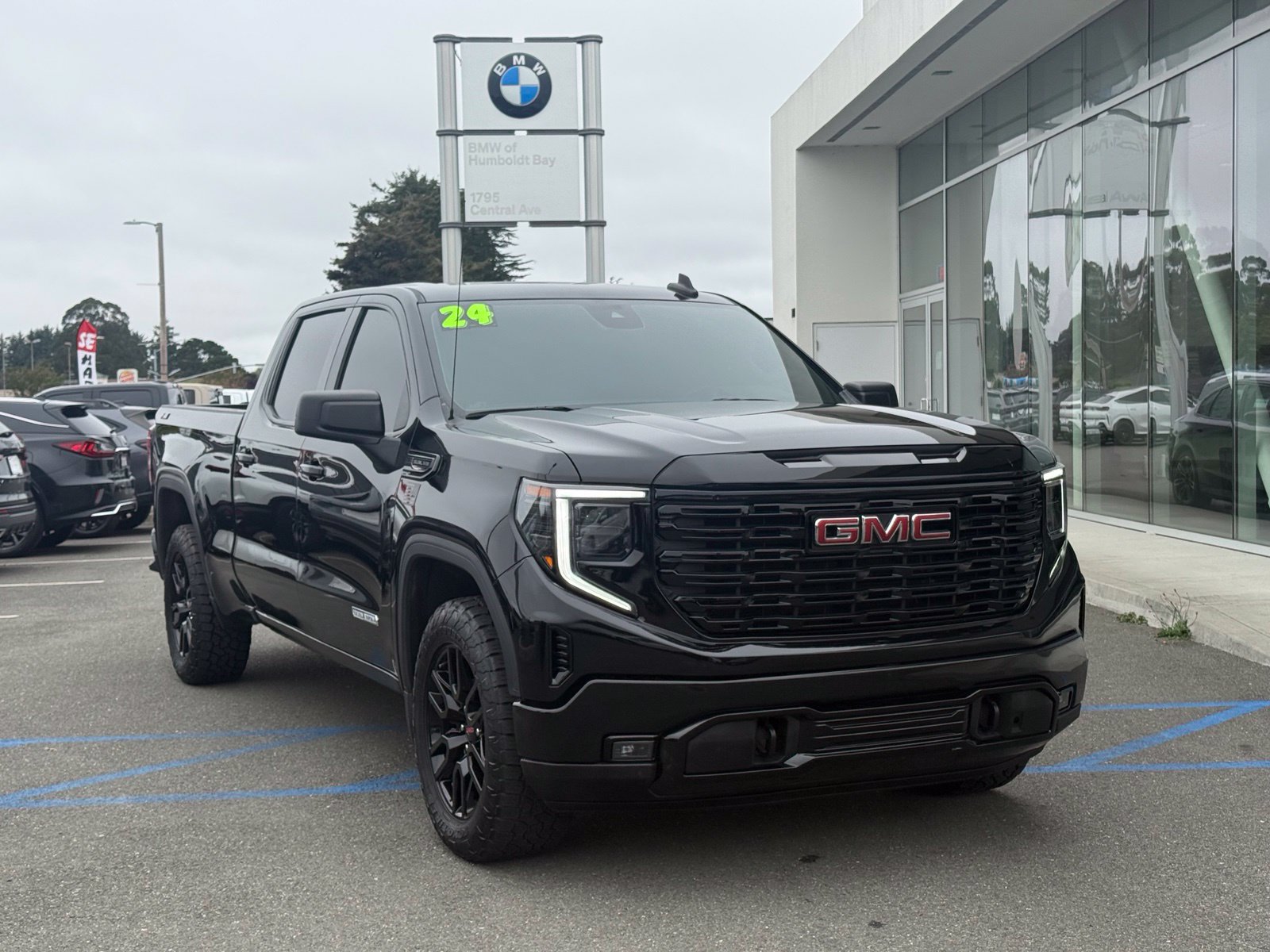 Used 2024 GMC Sierra 1500 Elevation AWD/4WD image 1