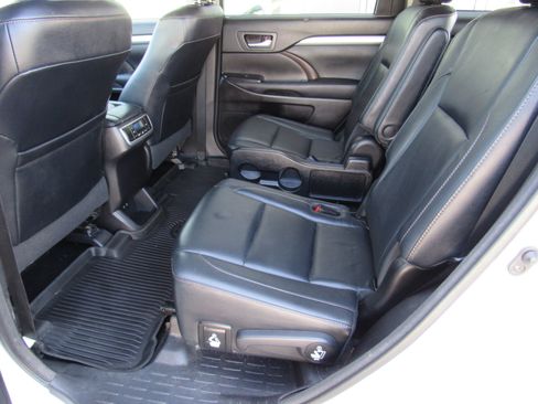 Used 2017 Toyota Highlander XLE w/ Carpet Mat Package AWD/4WD image 36