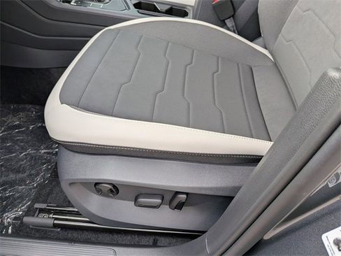 New 2026 Volkswagen Taos SE image 19