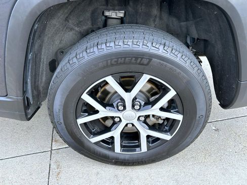 Used 2024 Jeep Grand Cherokee L Limited image 24