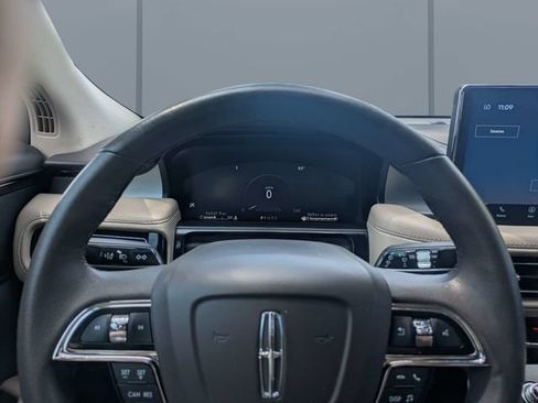 Used 2022 Lincoln Nautilus FWD w/ Premium Package image 30