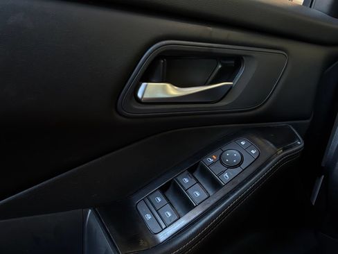 Used 2025 Nissan Rogue SV FWD image 22