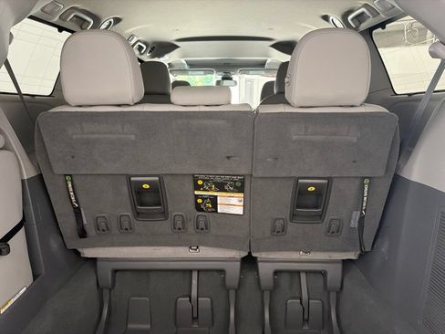 Used 2020 Toyota Sienna XLE w/ XLE Navigation Package FWD image 11