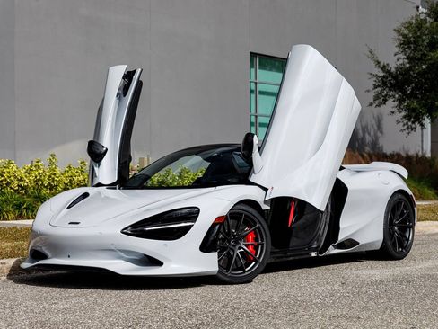 Used 2026 McLaren 750S Spider RWD image 10