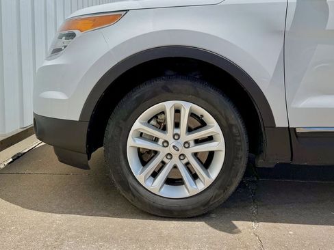 Used 2014 Ford Explorer XLT w/ Equipment Group 202A AWD/4WD image 36
