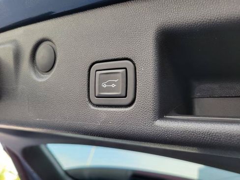 Used 2024 Chevrolet Equinox LT FWD image 10