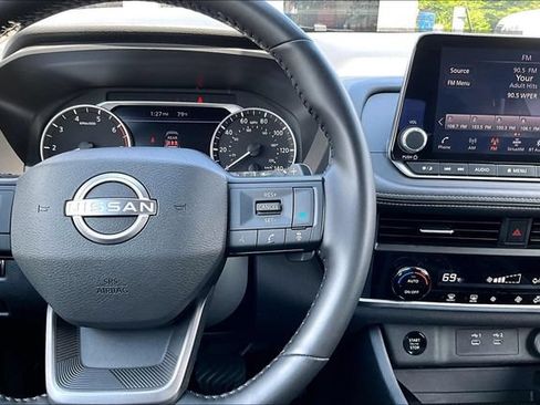 Used 2025 Nissan Rogue SV AWD/4WD image 12