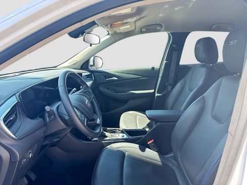 Used 2025 Buick Encore GX Sport Touring w/ Advanced Technology Package image 10