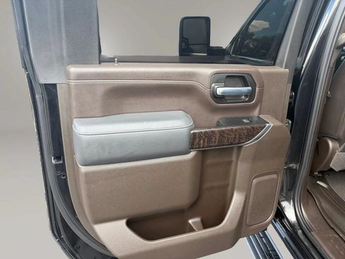 Used 2023 GMC Sierra 2500 Denali w/ Denali Black Diamond Edition AWD/4WD image 25