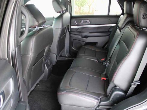 Used 2018 Ford Explorer Sport image 10